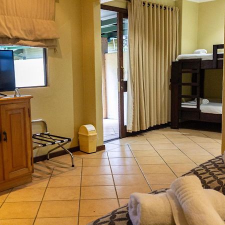 Hotel Numbi & Garden Suites Хейзивью Экстерьер фото